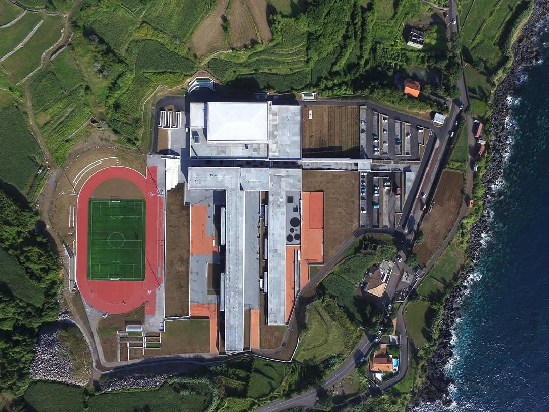 Escola Básica e Secundária das Lajes do Pico